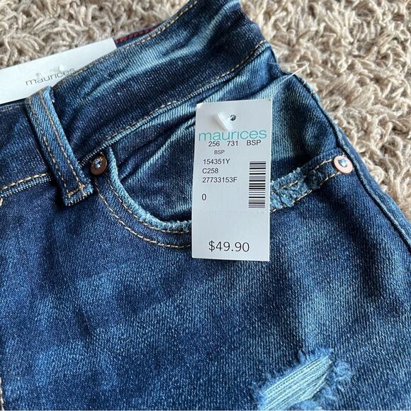 NWT! Maurices Edgely Distressed Dark Wash Short Size 0 - Picture 5 of 11